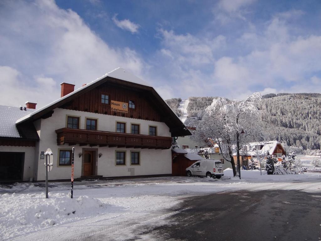 Haus Edelweiss Apartment Sankt Margarethen im Lungau Luaran gambar